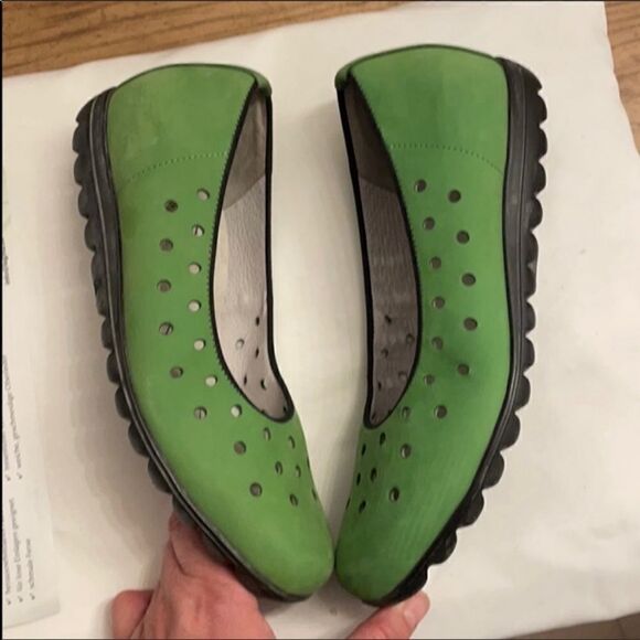 WALDLAUFER GREEN FLATS.  NEW. - Picture 3 of 9